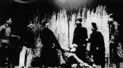 中国第一部新歌剧《白毛女》在延安演出(todayonhistory.com)