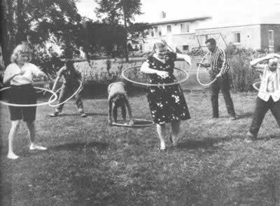 全世界都在转呼拉圈(TodayOnHistory.com)