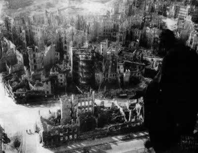 法西斯德国无条件投降，二战结束(todayonhistory.com)