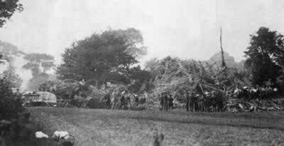 齐柏林飞艇在空袭伦敦时被击落(todayonhistory.com)