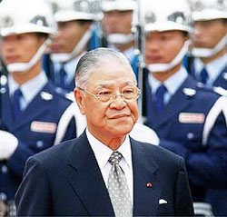 李登辉抛出“两国论”(todayonhistory.com)