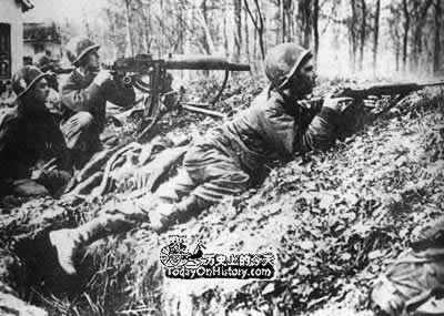法西斯德国无条件投降，二战结束(todayonhistory.com)