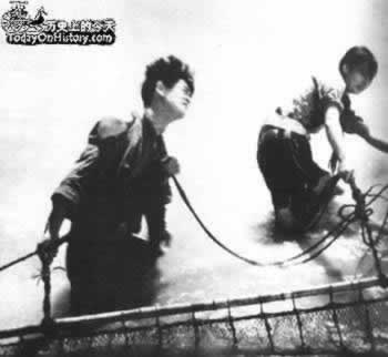 电影《渔光曲》首映受欢迎(todayonhistory.com)
