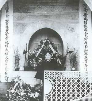 宋庆龄逝世(todayonhistory.com)
