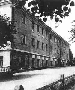 中共六大在莫斯科召开(todayonhistory.com)