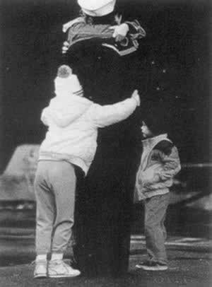 伊拉克军队进攻科威特（TodayOnHistory.com）