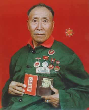 新中国组建新疆生产建设兵团(todayonhistory.com)