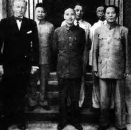 国共两党举行重庆谈判（TodayOnHistory.com）