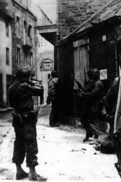 法西斯德国无条件投降，二战结束(todayonhistory.com)