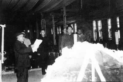 中共七大闭幕 毛泽东思想被确立为党的指导思想(todayonhistory.com)