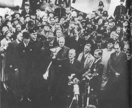 出卖捷克的慕尼黑协定签署(TodayOnHistory.com)