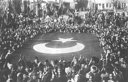 土耳其共和国奠基人凯末尔诞辰(todayonhistory.com)