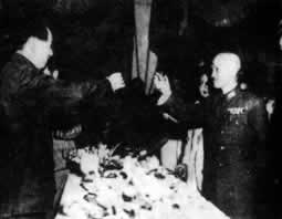 国共两党举行重庆谈判（TodayOnHistory.com）