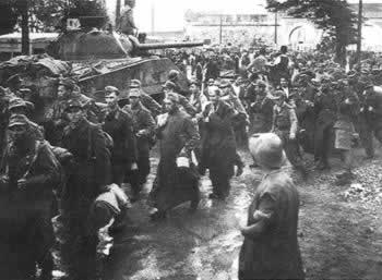 法西斯德国无条件投降，二战结束(todayonhistory.com)