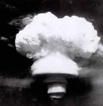中国第一颗氢弹爆炸成功（todayonhistory.com）