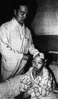 我国第一台医用机器人主刀手术台(todayonhistory.com)