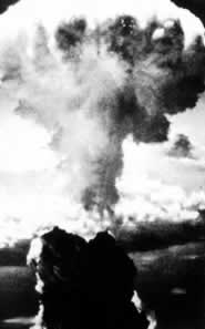 广岛原子弹爆炸（TodayOnHistory.com）