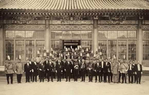 徐世昌当选为总统(todayonhistory.com)