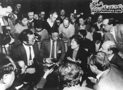 关广梅现象在社会上引起强烈反响(todayonhistory.com)