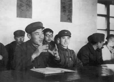 《辽宁日报》报道张铁生“白卷事件”(todayonhistory.com)