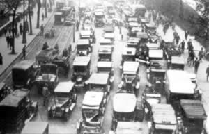 英国工人总罢工(todayonhistory.com)