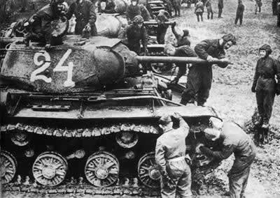 法西斯德国无条件投降，二战结束(todayonhistory.com)